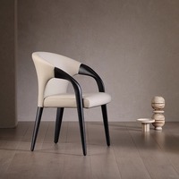 Chaises de salle à manger en bois massif modernes et simples, confortables à assister longtemps à l'emploi, avec dossiers en bois massif rembourrés et doux.