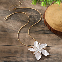 Collares de cadena para clavícula Meetyoo de aleación ecológica con colgante de flor colorida de doble capa exagerada y simulada, esmaltados