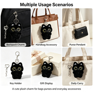 Porte-clés en peluche personnalisé avec un design élégant de chat noir, deux chaînes métalliques et un cœur en métal - Product Image 3