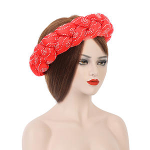 แหวนรัดผมแฟชั่นใหม่สำหรับผู้หญิงมุสลิมผ้าซาตินประดับเพชรแบบถักด้วยพลอยเทียมสำหรับผู้หญิง - Product Image 3