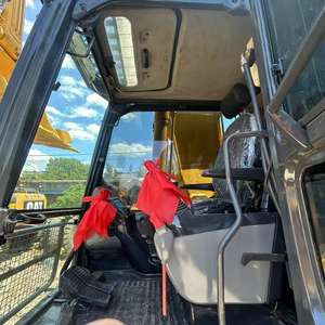 รถขุดไฮดรอลิกแบบตีนตะขาบ Komatsu PC200 PC200-8 PC220 PC300 PC450 มือสอง สภาพดีเยี่ยม ประสิทธิภาพสูง - Product Image 3