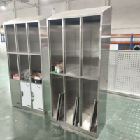 Casier hygiénique à 6 portes en acier inoxydable avec dessus incliné, serrure à combinaison, fente pour carte, circulation d'air par aération, pour uniformes de personnel