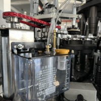 Machine automatique à grande vitesse pour la fabrication de gobelets à café jetables en papier, 120-140 pièces/min, avec moteur à boîte de vitesses PLC - Marque Yongbo
