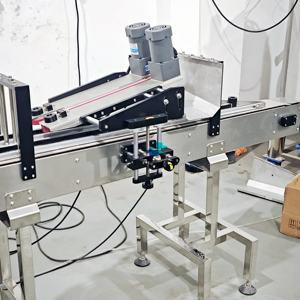 Macchina automatica per il riempimento dell'acqua con pompa magnetica del succo di profumo a 6 teste linea di produzione macchina per l'erogazione quantitativa delle bevande - Product Image 5