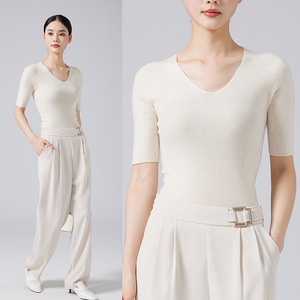 Suéter de Punto Liso con Cuello en V, 100% <span class=keywords><strong>Lana</strong></span>, Diseño Sostenible y Moderno, Manga Corta, para Mujer, Estilo <span class=keywords><strong>Merino</strong></span> - Product Image 2