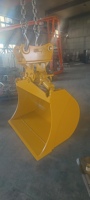 Accessoire d'excavatrice à godet inclinable hydraulique SLN, action d'inclinaison fluide et précise pour le remodelage des terrains et le nivellement des bases de routes