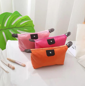 Mini sac de maquillage en polyester à motif de bonbons avec fermeture éclair de voyage à la mode avec logos personnalisés pour le <span class=keywords><strong>rangement</strong></span> du maquillage - Product Image 1