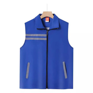 Chaleco reflectante de seguridad con bolsillo con cremallera rojo, ropa unisex para otoño - Product Image 3