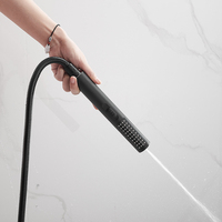 Robinets de baignoire Ensemble de douche de bain noir moderne Conception unique de mitigeur à buse rotative mural pour salle de bain