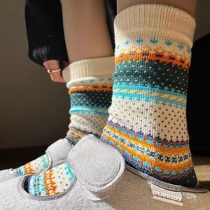 Chaussettes mi-mollet pour femmes style Fair Isle d'hiver, épaisseur moyenne, confortables, design coloré - Product Image 2
