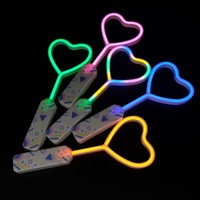 Bâton lumineux LED fantaisie pour fête, avec poignée, en forme d'étoile ou de cœur, bâtonnets LED clignotants arc-en-ciel, jouet pour enfants, plastique de haute qualité