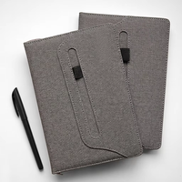 Carnet de notes A5 élégant personnalisé en tissu avec porte-stylo, idéal pour les réunions, la planification et comme journal pour les étudiants.