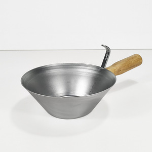 Peng Gong Galvanized Iron Cement Bowl With Wooden Handle Building Decoration Tool - Product Image 1