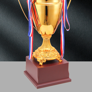 Trophée universel en bois rouge pour compétition sportive majeure et jeux America Soccer Football Game Awards Trophy en stock - Product Image 5