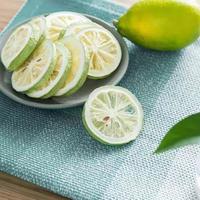 Tranches de citron vert séché en gros, procédées par lyophilisation, collation de fruits naturels de haute qualité, saine, en vrac, pour l'exportation