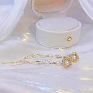 Boucles d'oreilles coréennes à fleurs creuses et perles, nouveau style avec strass, longues franges florales bohèmes - Product Image 2