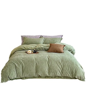 Juego de Ropa de Cama de Cuatro Piezas Macrosoft Milk Fleece, Diseño 5D Tallado, Cálido para Invierno, Patrón de Plantas, Uso Otoño-Invierno - Product Image 2
