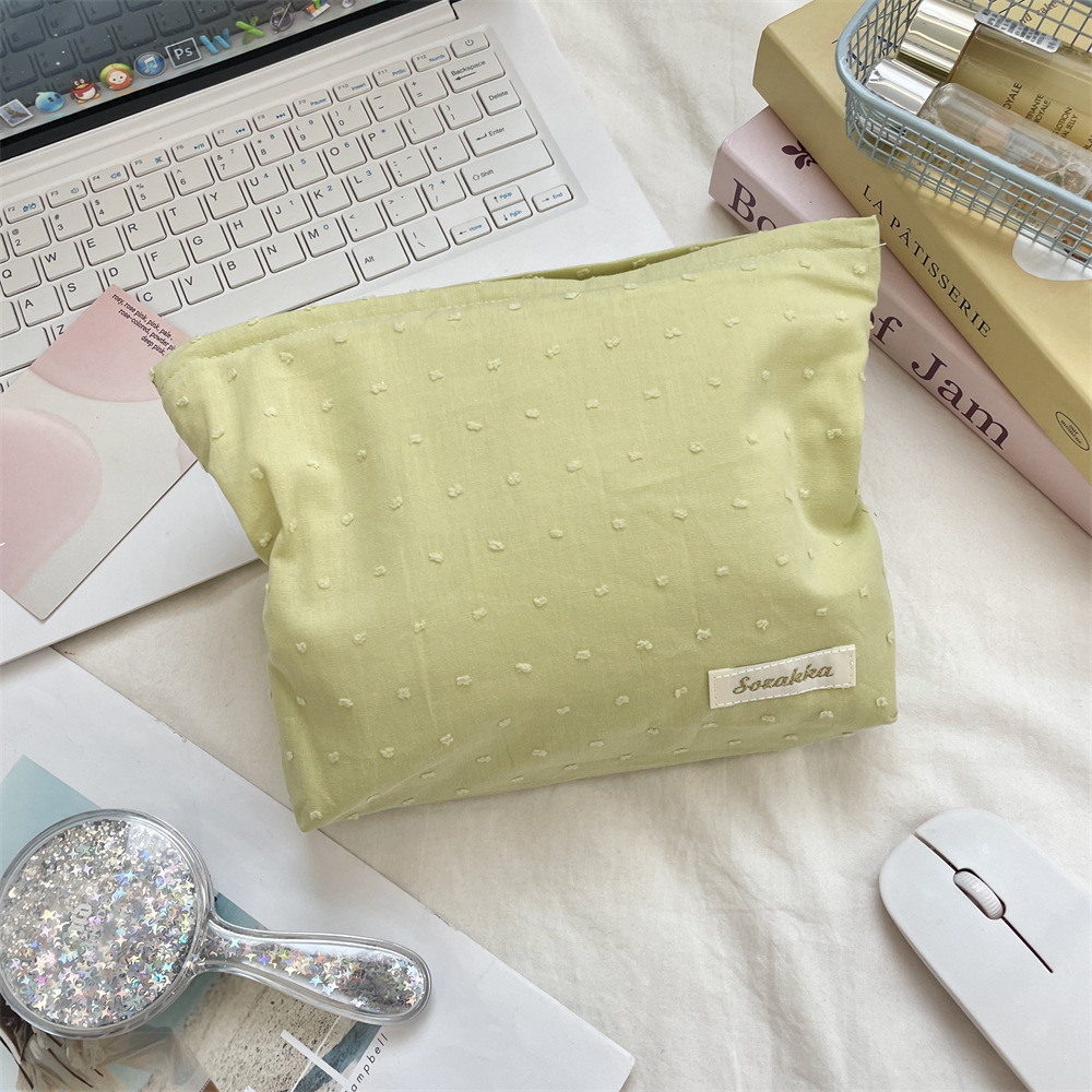 Polka dot jacquard pastoral green