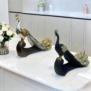 Ornement de paon de luxe léger et créatif, décoration d'intérieur, salon, meuble TV, vin, artisanat en résine époxy simple, art populaire - Product Image 1
