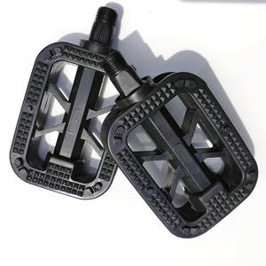 Pedales de bicicleta con plataforma de plástico, color negro, antideslizantes, para bicicletas infantiles, husillo de acero multiusos - Product Image 1