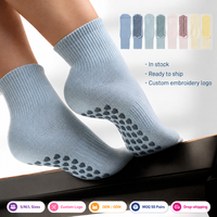 Chaussettes de Pilates personnalisées antidérapantes avec logo en silicone en forme de cœur pour femmes