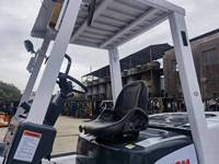 Forklift Diesel 4WD TCM FD100 Bekas, Kualitas Terjamin, Mast Dua Tingkat 4.5m, Ban Solid, Aksesoris Opsional