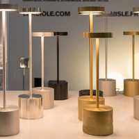 Lampe de table LED à intensité variable avec batterie rechargeable USB, design moderne en métal décoratif, pour la lecture, la chambre à coucher, les salons
