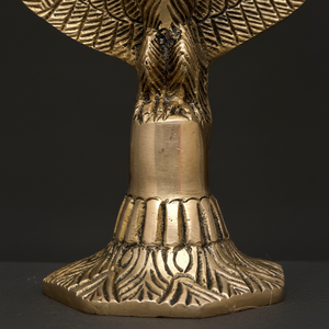 Sculpture d'aigle ailé ouvert en laiton de 6 pouces Pièce maîtresse décorative élégante pour la décoration de table - Product Image 1