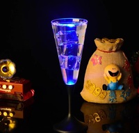 Verres à eau, vin, champagne, bière, flûtes lumineuses à LED activées par le liquide, gobelets clignotants pour fête, articles de bar DD22-26