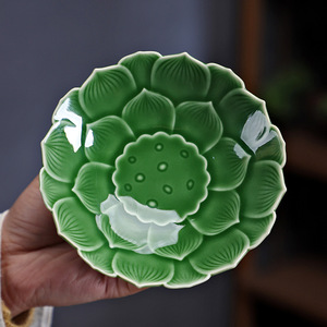 Plato de cerámica con forma de flor y base para servir frutas, postres y té. - Product Image 3