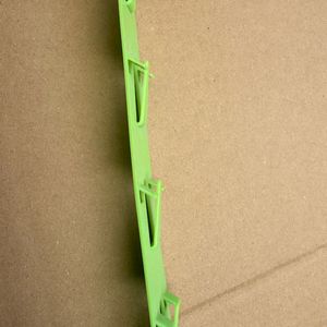 Bande de présentation en plastique PP verte pour supermarché avec 12 crochets en plastique, longueur 63 cm - Product Image 6