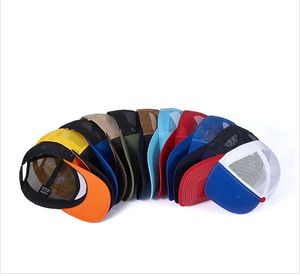 Gorra de béisbol tipo trucker de malla Richardson 112 con parche de cuero, 6 paneles, color verde oliva, con logo personalizado JX Yupoong. - Product Image 3