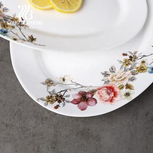 طبق عشاء بيضاوي من الزجاج الأوبالي الأبيض المقاوم للحرارة مقاس 12/14 بوصة مع تصميم زهور - Product Image 3