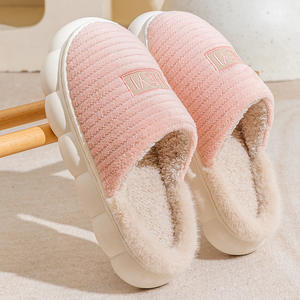Chaussons en laine à semelle épaisse antidérapante pour l'hiver et l'automne, adaptés à l'intérieur et à l'extérieur, style maison en coton. - Product Image 2