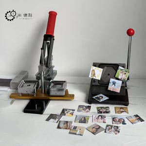 Macchina per la produzione di tasti con spillo quadrato da 2x2 50x50mm <span class=keywords><strong>2</strong></span>.5x2.5 63.5*63.5mm macchina per magneti da frigo con materiali di consumo - Product Image 2