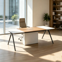 Table de conférence longue et haut de gamme au design minimaliste pour réunions d'entreprise avec plusieurs participants, destinée à la discussion sur les bureaux de bureau.