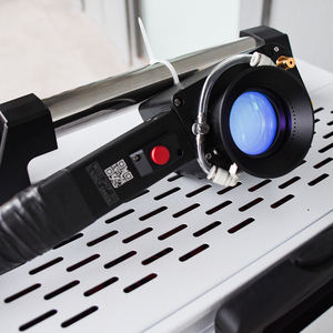 Cellule de nettoyage laser robotisée automatisée de 500 W pour un <span class=keywords><strong>traitement</strong></span> uniforme des panneaux de <span class=keywords><strong>carrosserie</strong></span> automobile - Product Image 2