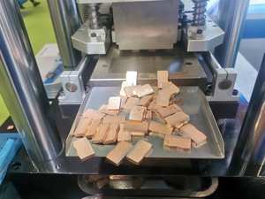 Mesin pembuat berlian sintetis sistem Servo otomatis penekan dingin untuk roda gigi PLC mesin bantalan Motor pompa inti bubuk logam - Product Image 3