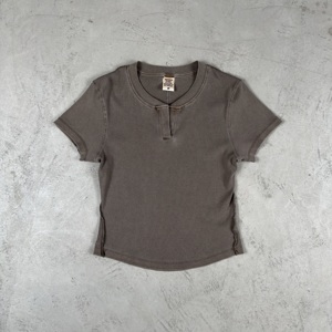 T-shirt court vintage délavé pour femme, coupe ajustée, col mandarin ouvert, en coton épais respirant, style streetwear, haut décontracté pour le quotidien - Product Image 2