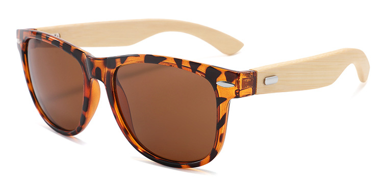 เลนส์สีน้ำตาลพร้อมกรอบเต่า