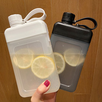Bouteille d'eau carrée en plastique avec poignée en corde pour le bureau, les sports de plein air, la gym et le fitness