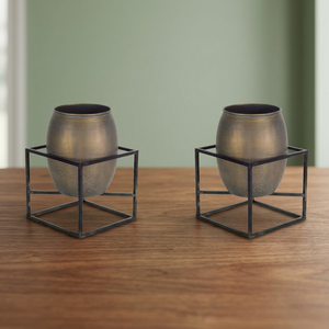 Lot de 2 mini jardinières de table décoratives en laiton AK avec support en fil noir pour centre de table et fenêtre - Product Image 2