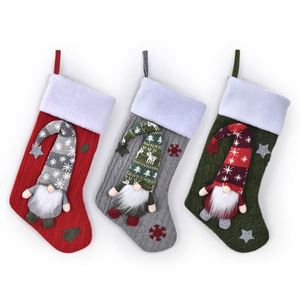 Chaussettes de Noël décoratives souples pour la maison, idéales pour les bonbons et les cadeaux, parfaites pour la famille - Product Image 3
