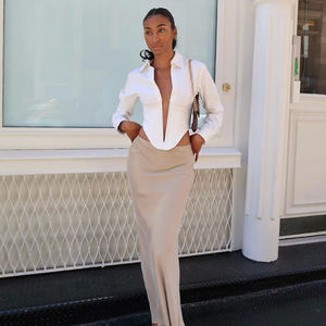 Femmes sexy en hauts serrés, seins sexy chauds en chemisier avec coupe basse sur le devant - Product Image 3