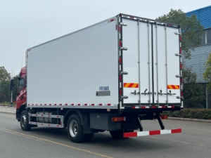 Camion frigorifique DONGFENG KR de 6,8 m, 290 ch, pour le transport de marchandises fraîches, camion frigorifique de 10 tonnes pour le transport de poissons et de viandes congelés - Product Image 4