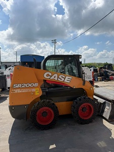 Offre Spéciale – Mini-chargeuse compacte CASE SR200B d'occasion à faible nombre d'heures, idéale pour les petits projets de construction, certifiée CE - Product Image 3