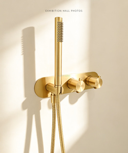 Set <span class=keywords><strong>Doccia</strong></span> di Lusso <span class=keywords><strong>e</strong></span> Rubinetti Miscelatore <span class=keywords><strong>Doccia</strong></span> Bagno <span class=keywords><strong>con</strong></span> Acqua Calda <span class=keywords><strong>e</strong></span> Fredda, Sistema <span class=keywords><strong>Doccia</strong></span> per Hotel, Finitura Oro Spazzolato - Product Image 2