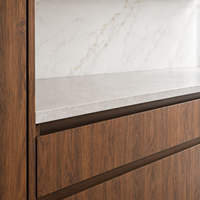 Ensemble d'armoires de cuisine modulaires en placage de noyer de luxe moderne sur mesure avec portes plates sans poignées et rangement pleine hauteur