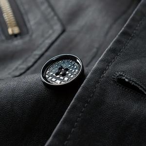 Veste décontractée tendance automne 2025, style moto rétro, en similicuir enduit, coupe carrée, col à revers, logo brodé sur le devant, fermeture éclair - Product Image 5