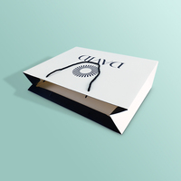 Sac cadeau en papier blanc personnalisé en gros avec poignée en corde torsadée noire, impression personnalisée pour cadeaux de luxe